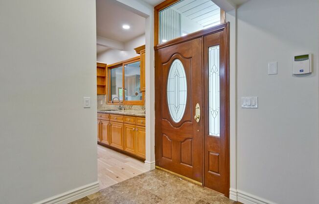 Spacious Palo Alto Home with 3 Bedrooms, 3 Bathrooms, and a Pool!