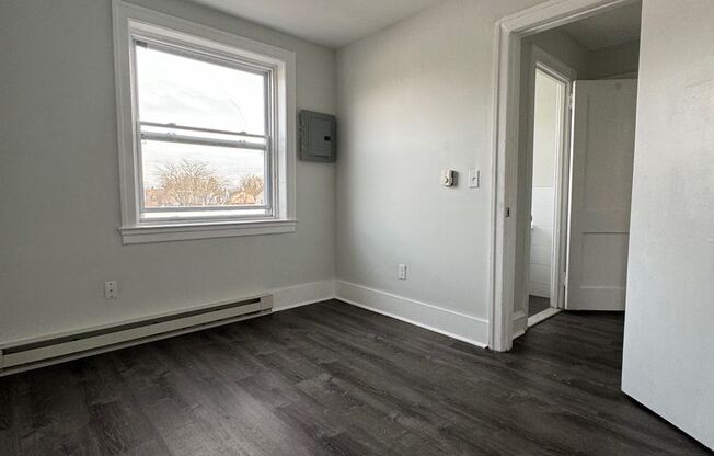 2 beds, 1 bath, 500 sqft, $950, Unit L-03