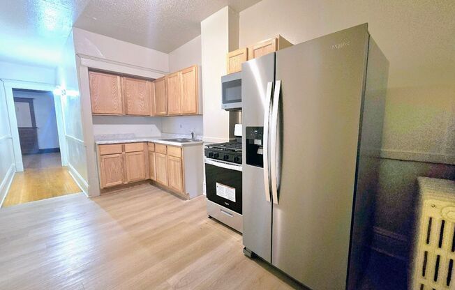 3 beds, 1 bath, 700 sqft, $1,399, Unit #3