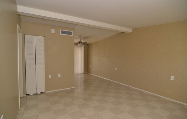 Charming 1 Bedroom 1 Bath Town home! South Tucson Location!