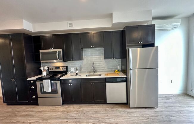 Studio, 1 bath, 430 sqft, $1,800, Unit Unit 712