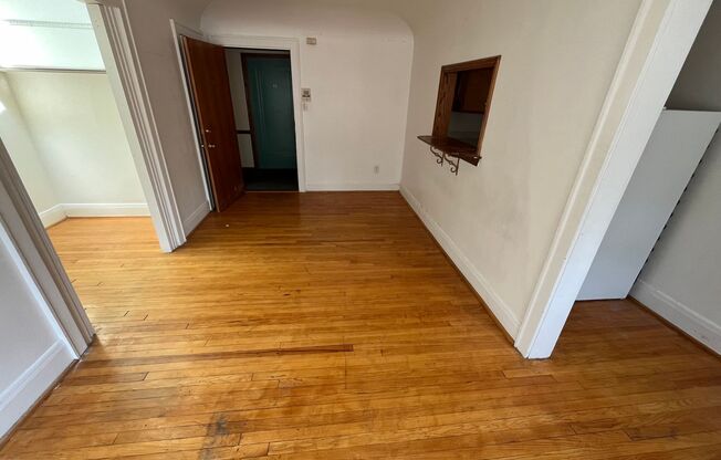 Studio, 1 bath, $795, Unit 17