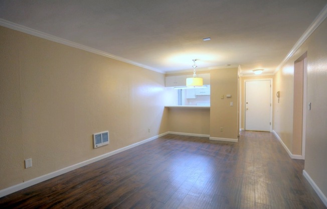 Condo for Rent in Bellevue Area!