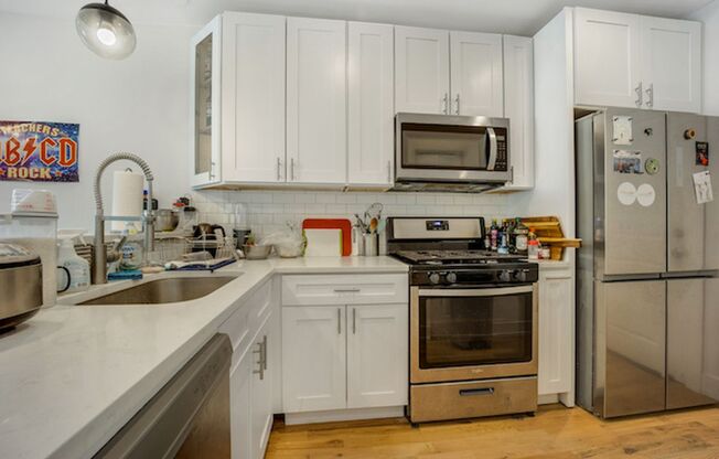 Great 2 bed/ 2 bath in Lincoln Park!