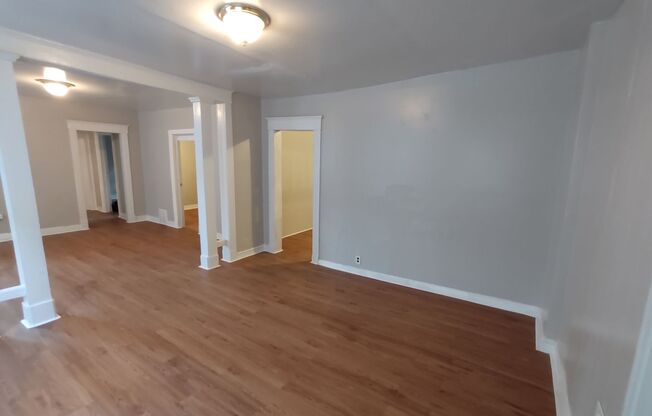 3 beds, 1 bath, $1,300, Unit 2