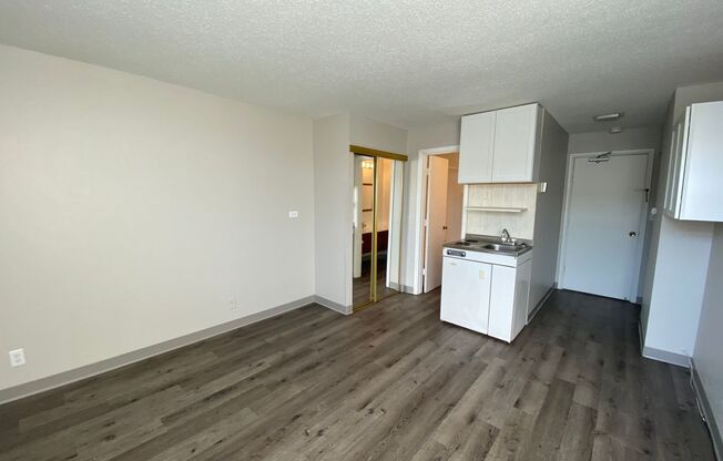 Studio, 1 bath, $675, Unit #139