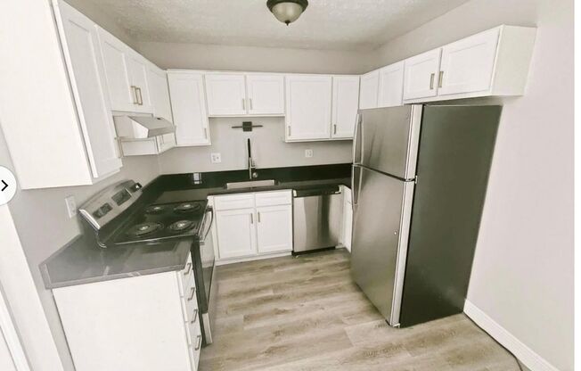 2 beds, 1 bath, 1,001 sqft, $1,050, Unit 1584-A Premium - OOO