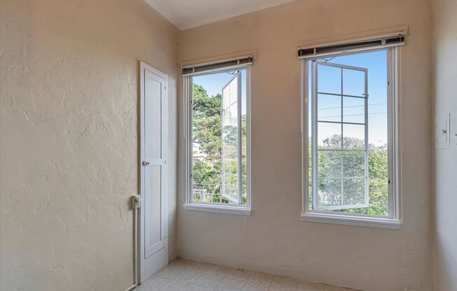 375 14th Avenue Apartments*