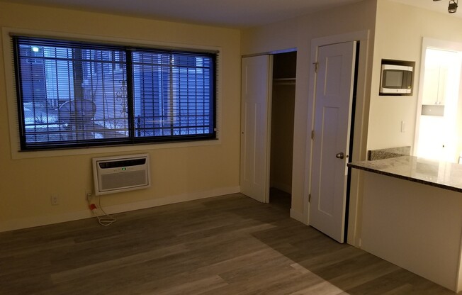 Studio, 1 bath, $725, Unit 18