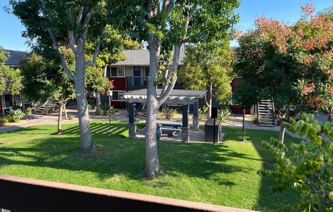 2 beds, 1 bath, 850 sqft, $2,745, Unit H-2