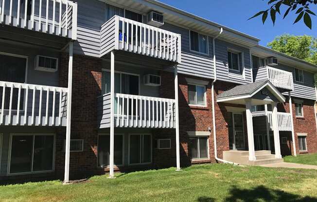 Property Exterior at Covington Place Apartments, St Cloud