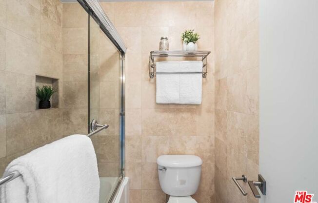 2 beds, 2 baths, 900 sqft, $4,000, Unit 806