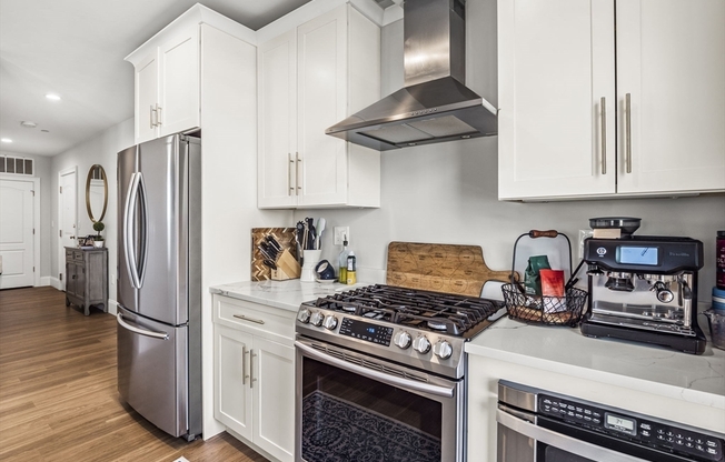 2 beds, 2 baths, 1,300 sqft, $4,650, Unit 14