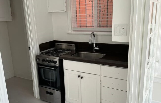 Studio, 1 bath, 400 sqft, $2,200, Unit 1