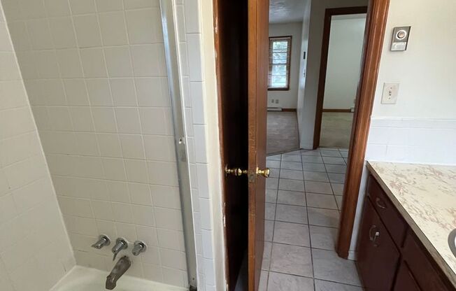 2 beds, 1 bath, 903 sqft, $1,140, Unit M-3