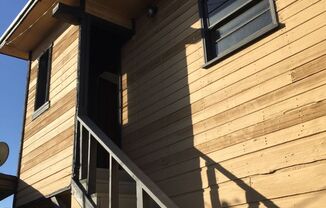 Silver Strand Beach - One bedroom, one bath upstairs bungalow