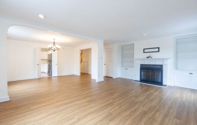 Charming 3 BR/2.5 BA 2-Level Condo in Cathedral Heights!