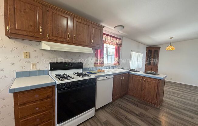 1514 E MURIEL DR