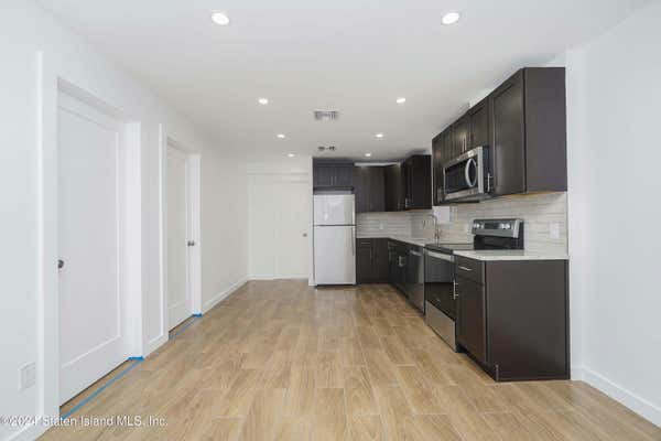 2 beds, 1 bath, 3,300 sqft, $2,500, Unit 2