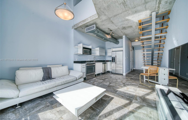 690 SW 1 CT