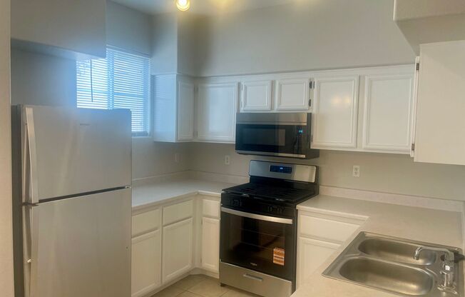 3 beds, 2 baths, $1,695, Unit # 1008