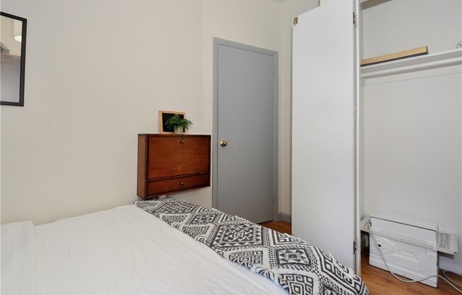356 W 37 ST