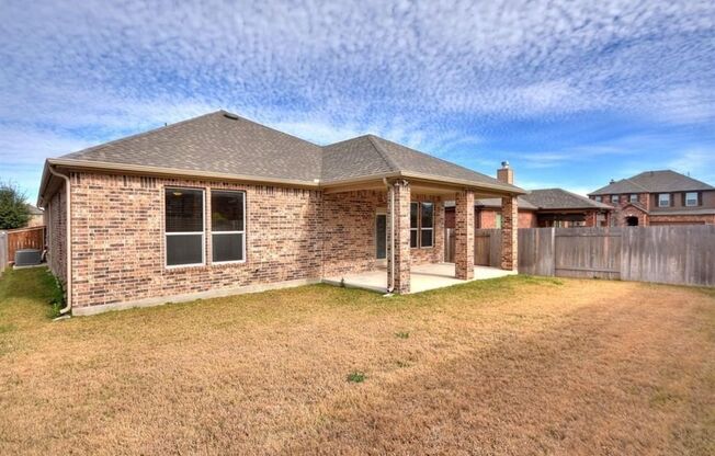 3 beds, 2 baths, $2,050