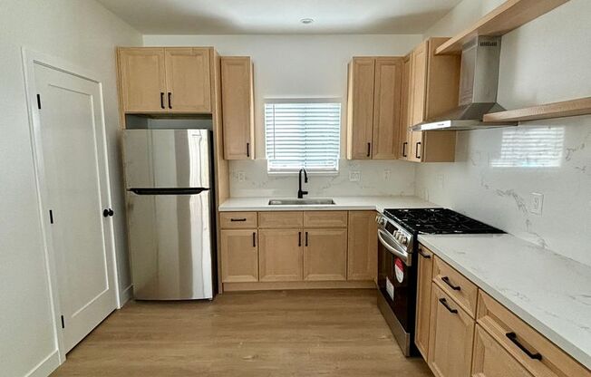 2 beds, 1 bath, $3,300