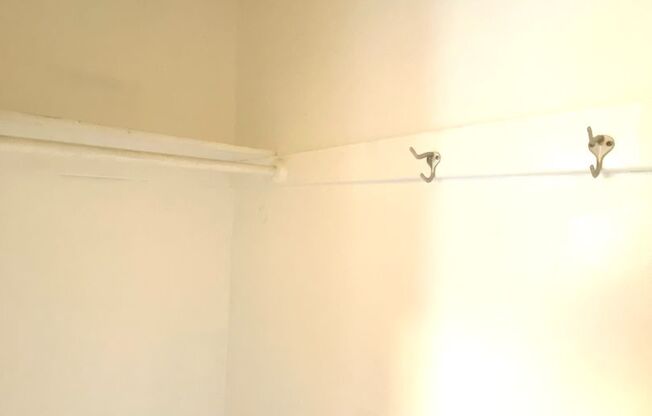 Studio, 1 bath, $750, Unit 28