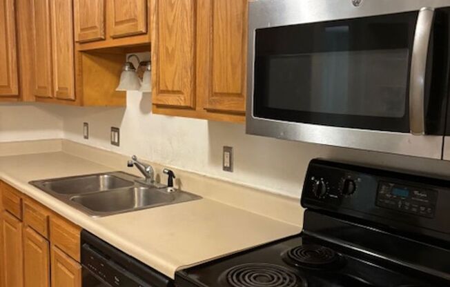 2 BEDROOM/2 BATH CONDO FOR LEASE IN NORTHVILLE