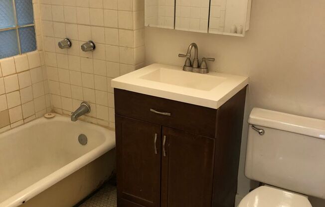 2 beds, 1 bath, 1,100 sqft, $1,225, Unit 10