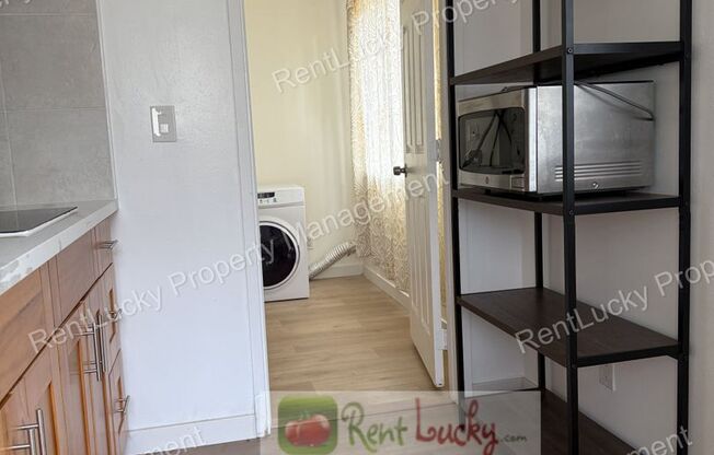 Super-Cute & Remodeled 1-Bedroom MIL Apartment in Great Kirkland Neighborhood FOR RENT!!