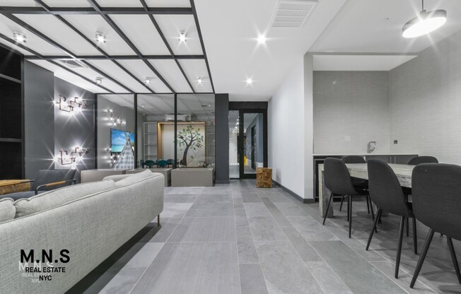 2 beds, 1 bath, $2,724, Unit J4