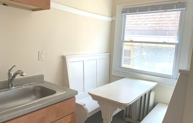 Studio, 1 bath, $895, Unit 26