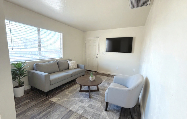 1018 N 22nd Place
