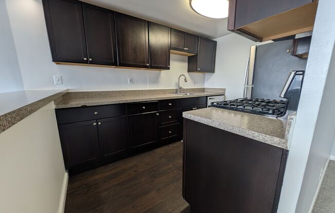 2 beds, 1 bath, $2,200, Unit 622