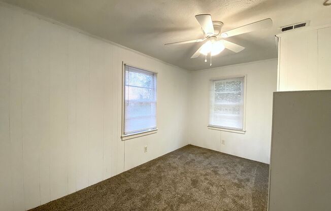 3 beds, 1 bath, $1,000