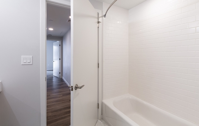 2 beds, 2 baths, 1,047 sqft, $5,320, Unit 626