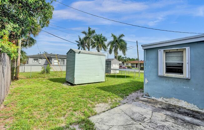 1400 NW 33 WAY