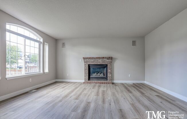 Inviting 4 Bed 2.5 Bath Home Near Parks, Shopping, and Dining. Main Level Primary Suite!