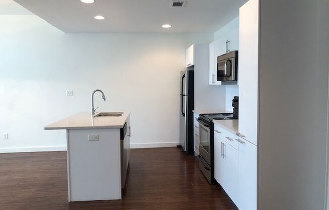 1 bed, 1 bath, 859 sqft, $1,200, Unit 215