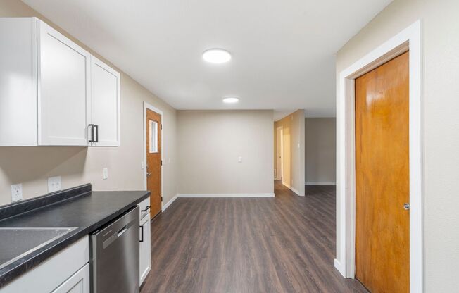 3 beds, 1 bath, $1,285