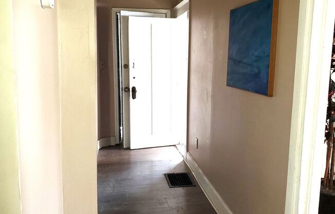 1/2 off sec dep and first full month's rent! Charming 1+-Bedroom Loft Apartment in the Heart of It All!