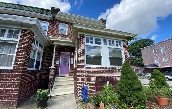 Charming 3 Bedroom/1.5 Bathroom Townhome in Waverly, MD with Detached Garage!