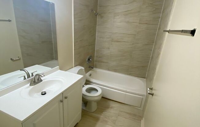 2 beds, 1 bath, 800 sqft, $999, Unit Custer-217