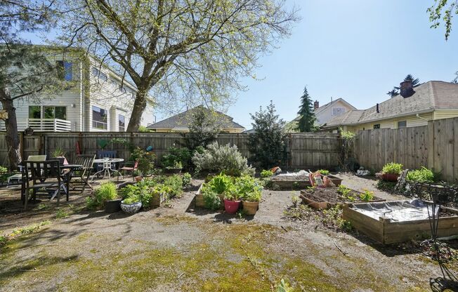 Vintage Studio in NE Portland is Your New Home!