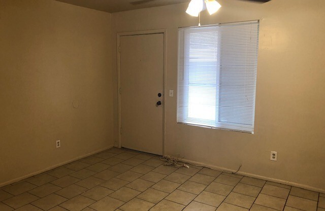 2 beds, 2 baths, $1,150, Unit #102