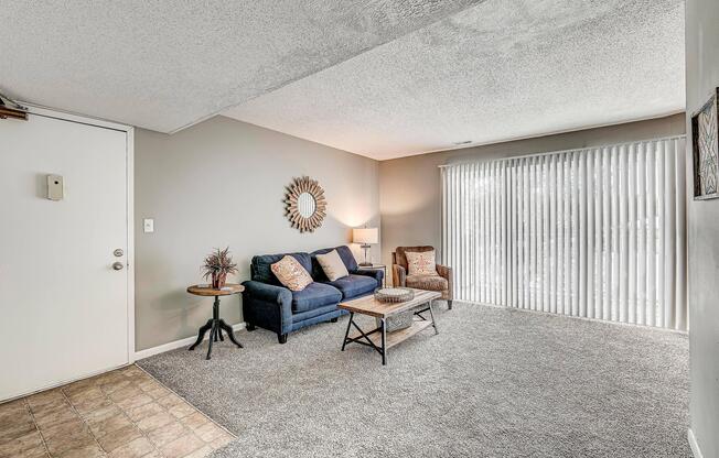 2 beds, 1 bath, 860 sqft, $1,154
