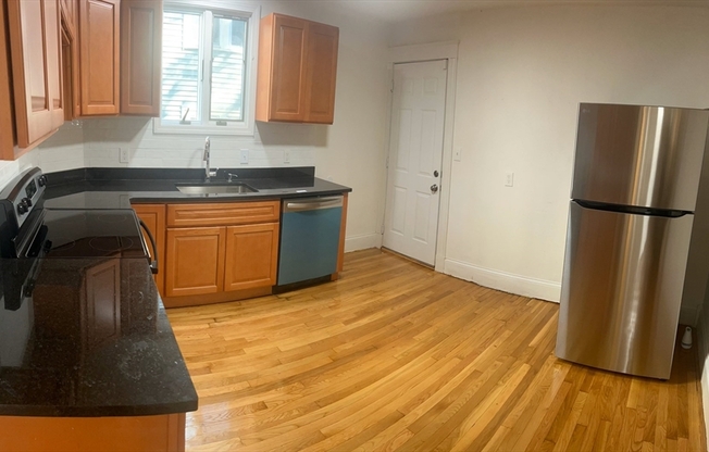 3 beds, 1 bath, 1,200 sqft, $3,100, Unit 1