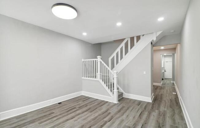 1942 W LEXINGTON ST